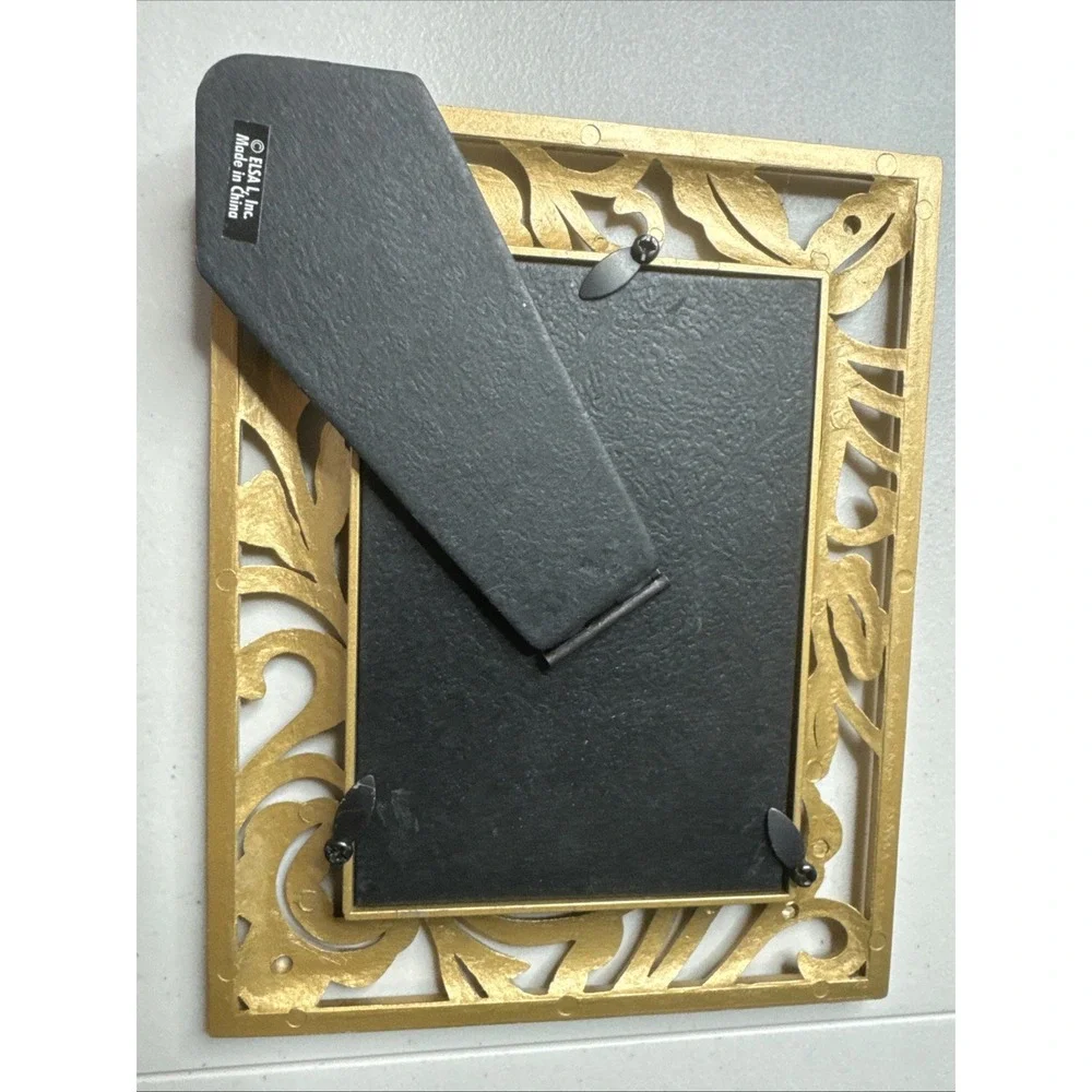 VINTAGE !!!  2 in 1 - GOLD Tone Metal PHOTO FRAME with LEAVES Size: 4.5